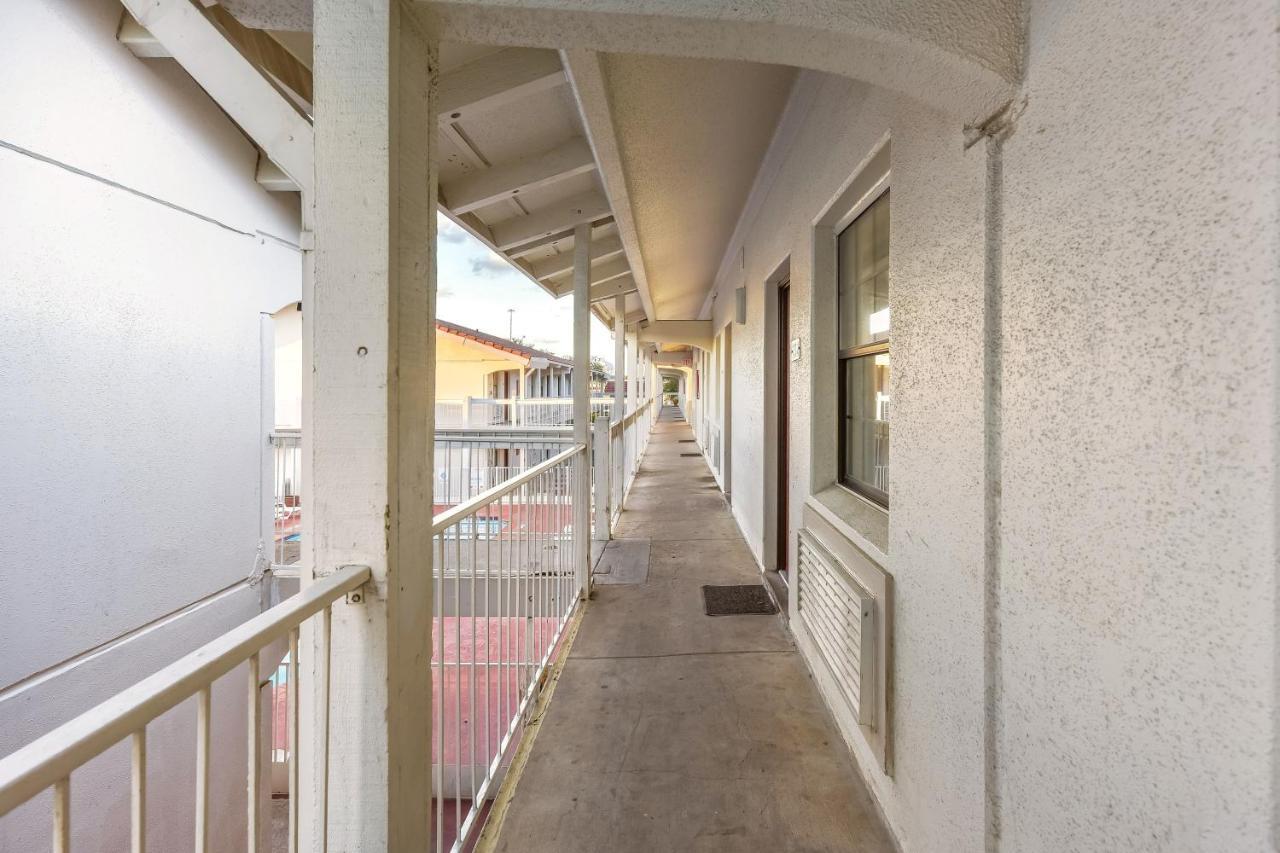 Red Roof Inn Plano Exterior photo